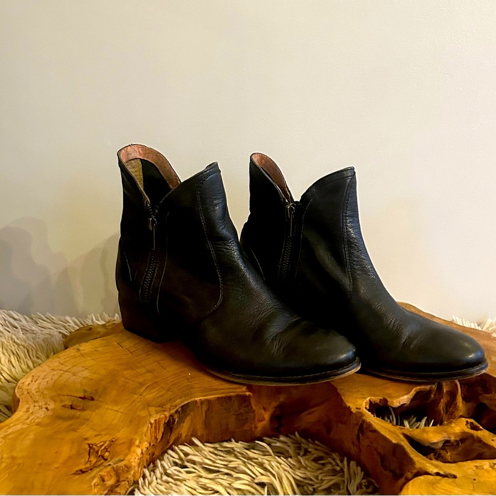 Seychelles  chelsea boots! ✌️